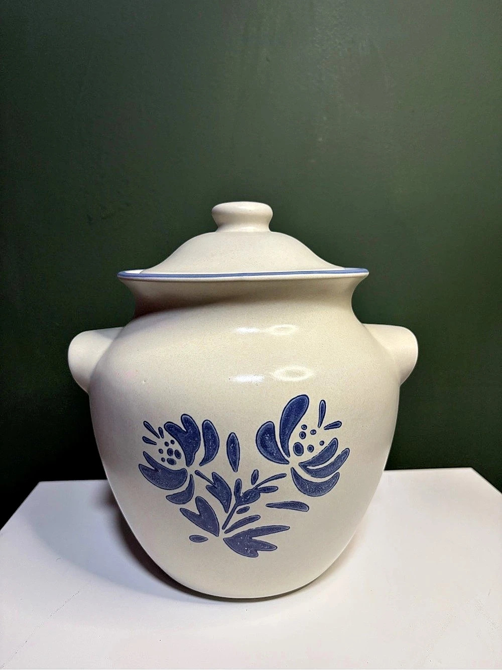 Pfaltzgraff Yorktowne Bean Pot/ Handled Canister White & Blue